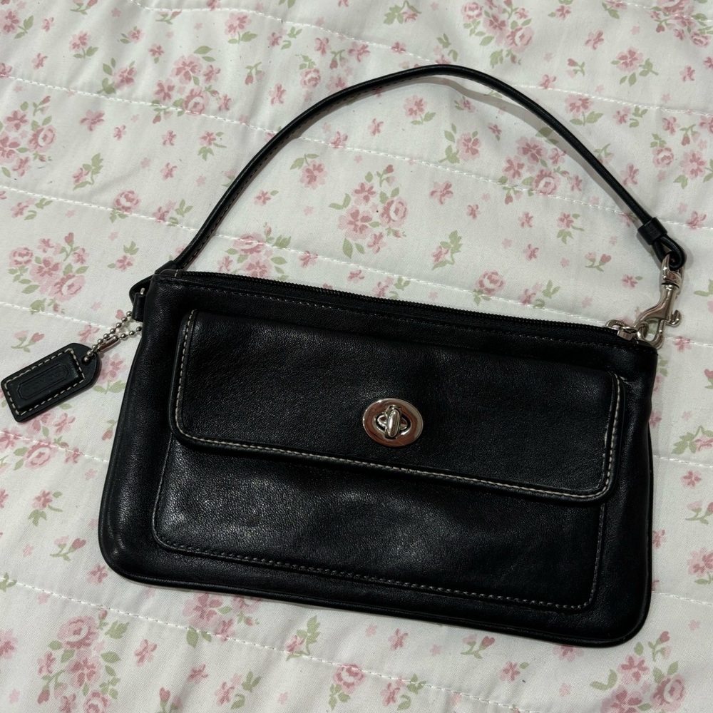 Coach Black Leather Turnkock Wristlet - Picture 2 of 4